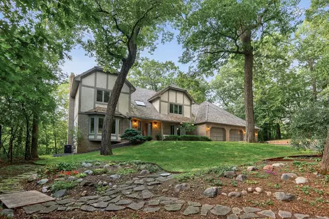 2200 Essex Rd, Minnetonka, MN 55305