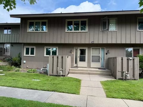 155 Windsor Ln, New Brighton, MN 55112