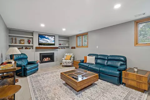 7132 Glenross Rd, Woodbury, MN 55125