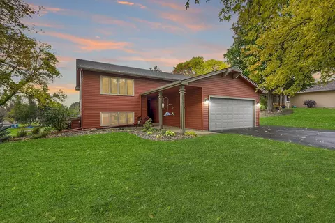 1101 Lavon Ln, Burnsville, MN 55306