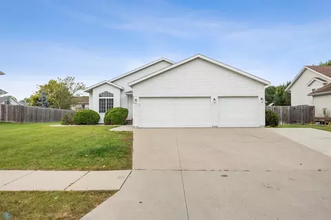 3413 45th Ave S, Fargo, ND 58104