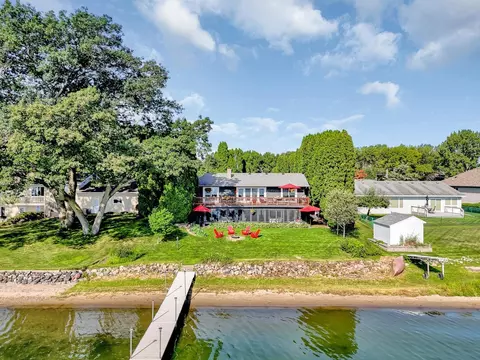 29385 Neal Ave, Lindstrom, MN 55045