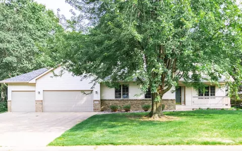 38261 Golden Oaks Trl, North Branch, MN 55056
