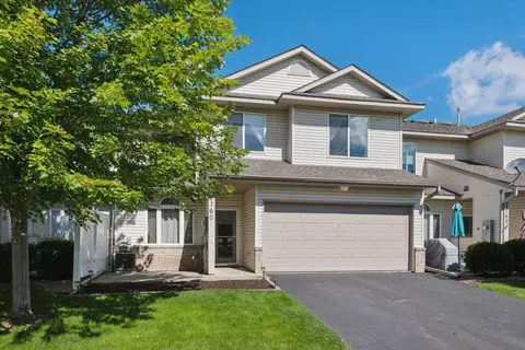1160 Crystal Pl W, Chaska, MN 55318