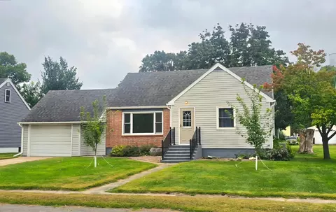 107 E 5th St, Cyrus, MN 56323