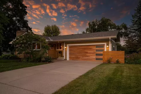 7751 Winnetka Heights Dr, Golden Valley, MN 55427