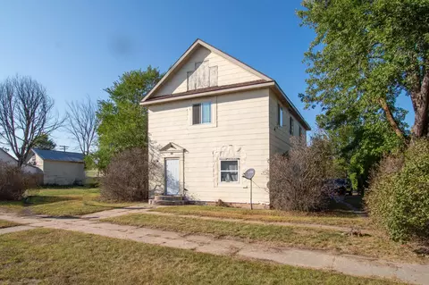 423 1st St NW, Cass Lake, MN 56633
