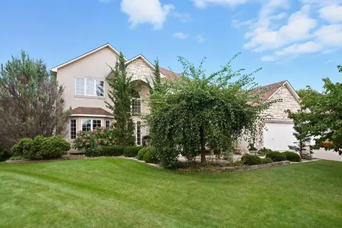 17949 Strawberry Ct, Eden Prairie, MN 55347