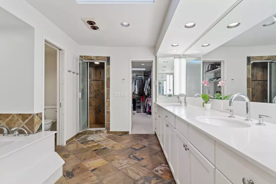 Bath - 10181 Wild Duck Pass, Eden Prairie, MN 55347 photo 1 of 4