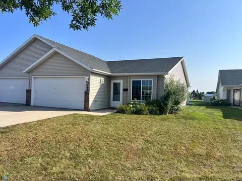 3409 38th St S, Moorhead, MN 56560