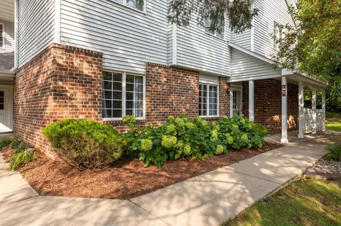 3563 Blue Jay Way #100, Eagan, MN 55123