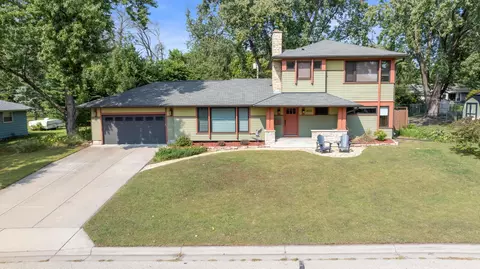4920 Dawnview Ter, Golden Valley, MN 55422