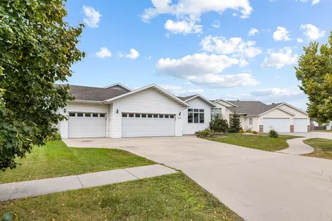 1534 Baywood Dr, West Fargo, ND 58078