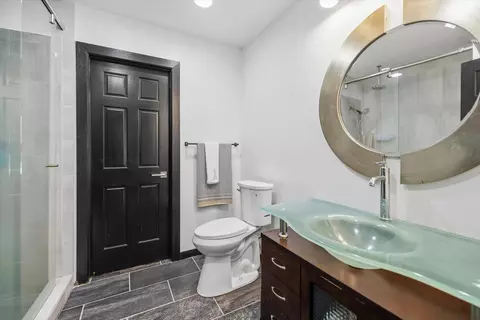 Bath - 925 Cliff Rd, Eagan, MN 55123 photo 4 of 7