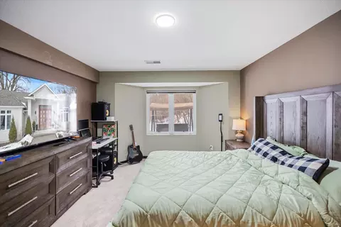 Bedroom - 925 Cliff Rd, Eagan, MN 55123 photo 5 of 8