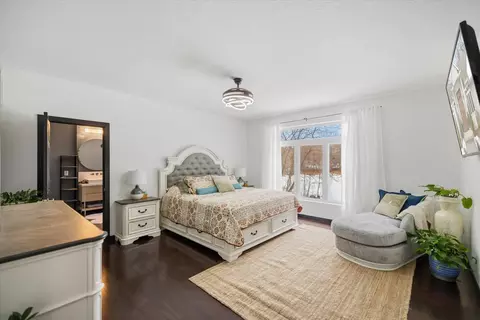 Bedroom - 925 Cliff Rd, Eagan, MN 55123 photo 1 of 8