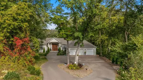 925 Cliff Rd, Eagan, MN 55123