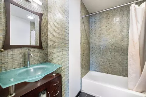 Bath - 925 Cliff Rd, Eagan, MN 55123 photo 7 of 7