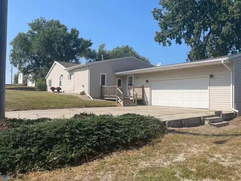 506 7th Ave W, Lisbon, ND 58054