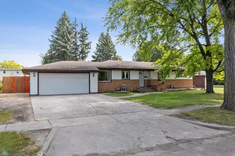 2212 5th St S, Moorhead, MN 56560
