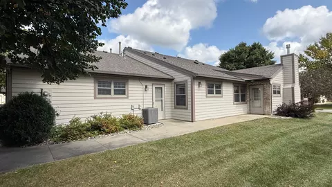 17 Conner Cir SW, Rochester, MN 55902