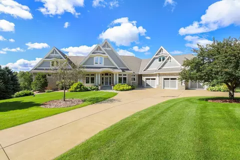 8700 Legends Club Dr, Prior Lake, MN 55372