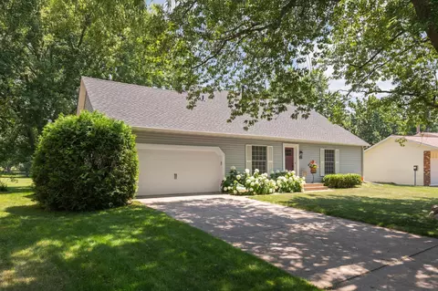 2324 Driftwood Ln, Stillwater, MN 55082