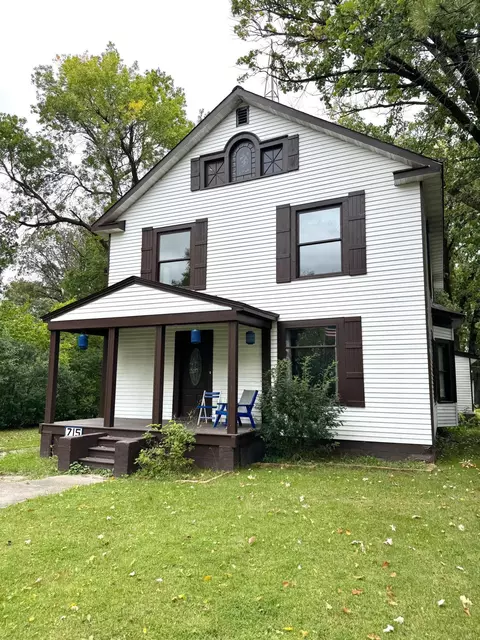 715 Lake St NE, Warroad, MN 56763