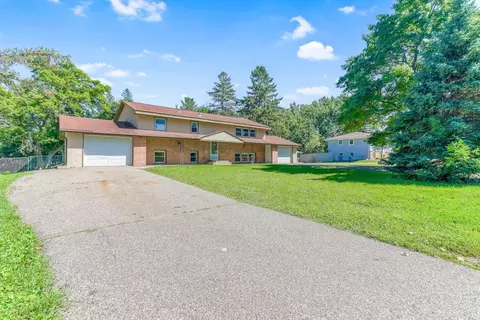 6040 Hemlock Ln N, Plymouth, MN 55442