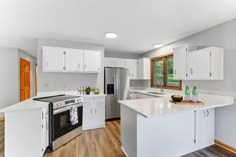 125 E Lake St, Waconia, MN 55387