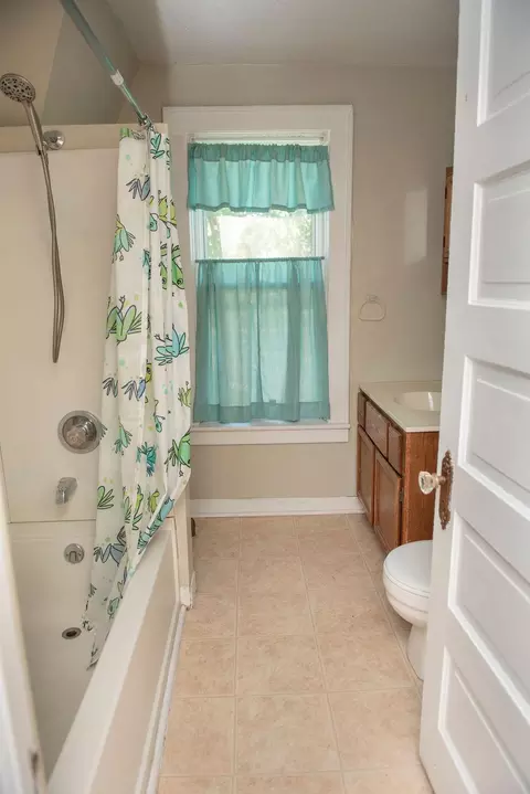 Bath - 528 N Broadway St, Spring Valley, MN 55975 photo 2 of 3