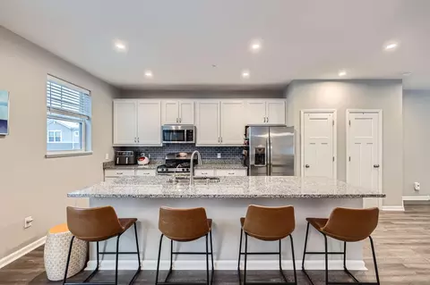 2191 Gateway Hill Rd, North Saint Paul, MN 55109