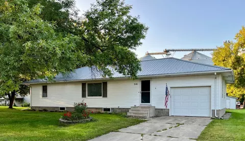 301 Superior St, Milroy, MN 56263