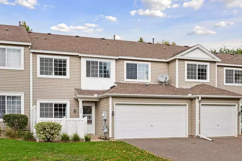 402 Leeward Trl, Woodbury, MN 55129