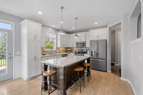 16413 Envoy Way, Lakeville, MN 55044