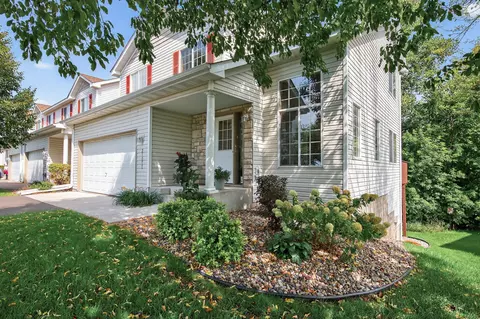 21077 Bridle Pass Dr, Forest Lake, MN 55025
