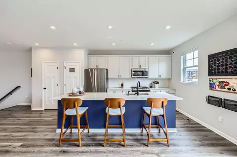 13689 Marsh View Trl, Rogers, MN 55374