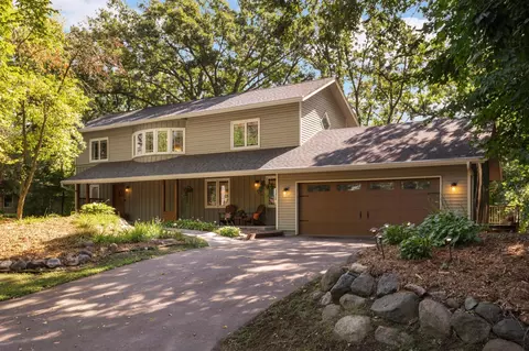 1338 Ches Mar Ln, Eagan, MN 55123