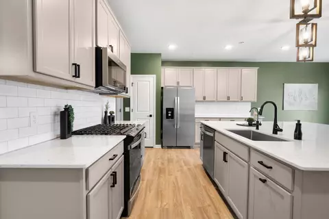Kitchen - 2585 Paddock Path, Shakopee, MN 55379 photo 5 of 7