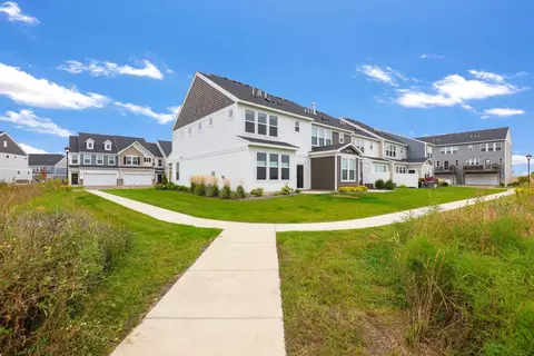 2585 Paddock Path, Shakopee, MN 55379