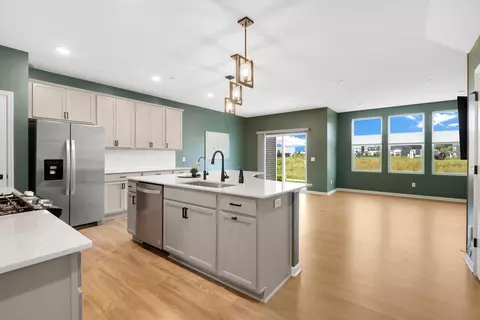 Kitchen - 2585 Paddock Path, Shakopee, MN 55379 photo 4 of 7