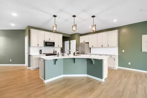 Kitchen - 2585 Paddock Path, Shakopee, MN 55379 photo 2 of 7