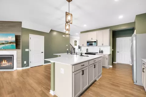 Kitchen - 2585 Paddock Path, Shakopee, MN 55379 photo 1 of 7