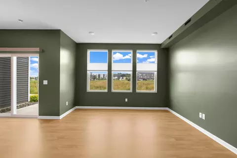 Living - 2585 Paddock Path, Shakopee, MN 55379 photo 3 of 3