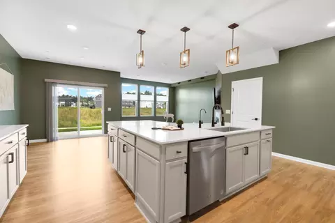 Kitchen - 2585 Paddock Path, Shakopee, MN 55379 photo 7 of 7