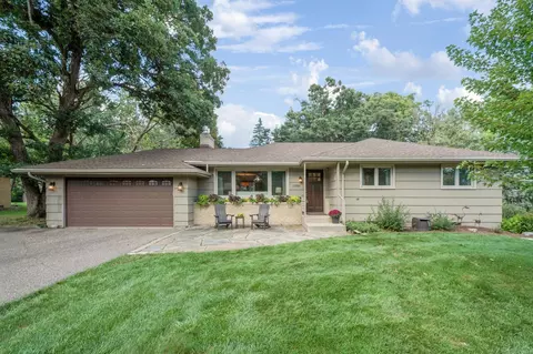 13700 Bellevue Dr, Minnetonka, MN 55345