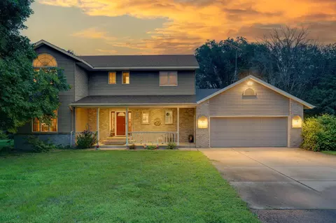 38124 Honeysuckle Ln, North Mankato, MN 56003