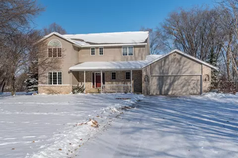 38124 Honeysuckle Ln, North Mankato, MN 56003