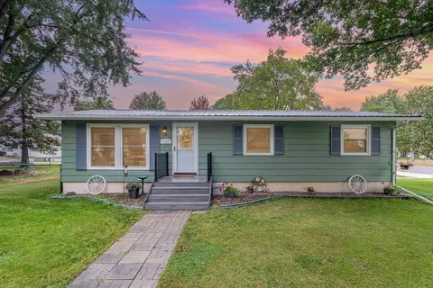 1309 Sunrise Dr, Glencoe, MN 55336