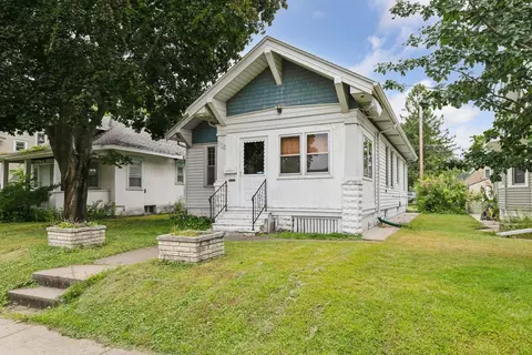 1318 Charles Ave, Saint Paul, MN 55104